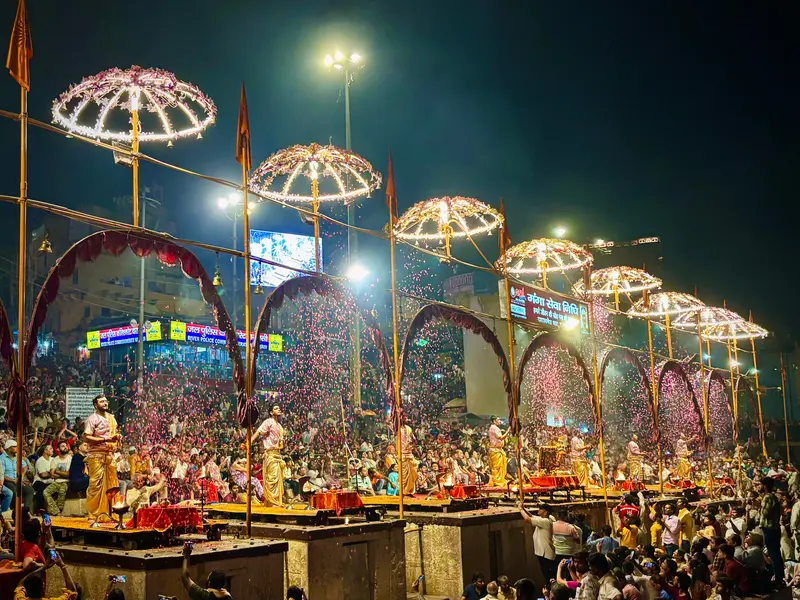 Priests performing the evening Ganga aarti before a large crowd